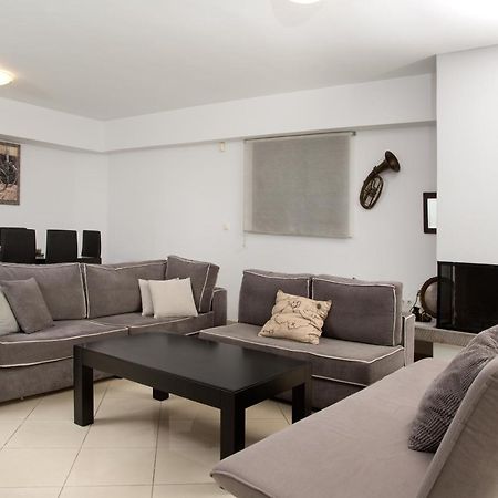 Spacious Modern Apartments With Great Rooftop View Атина Екстериор снимка