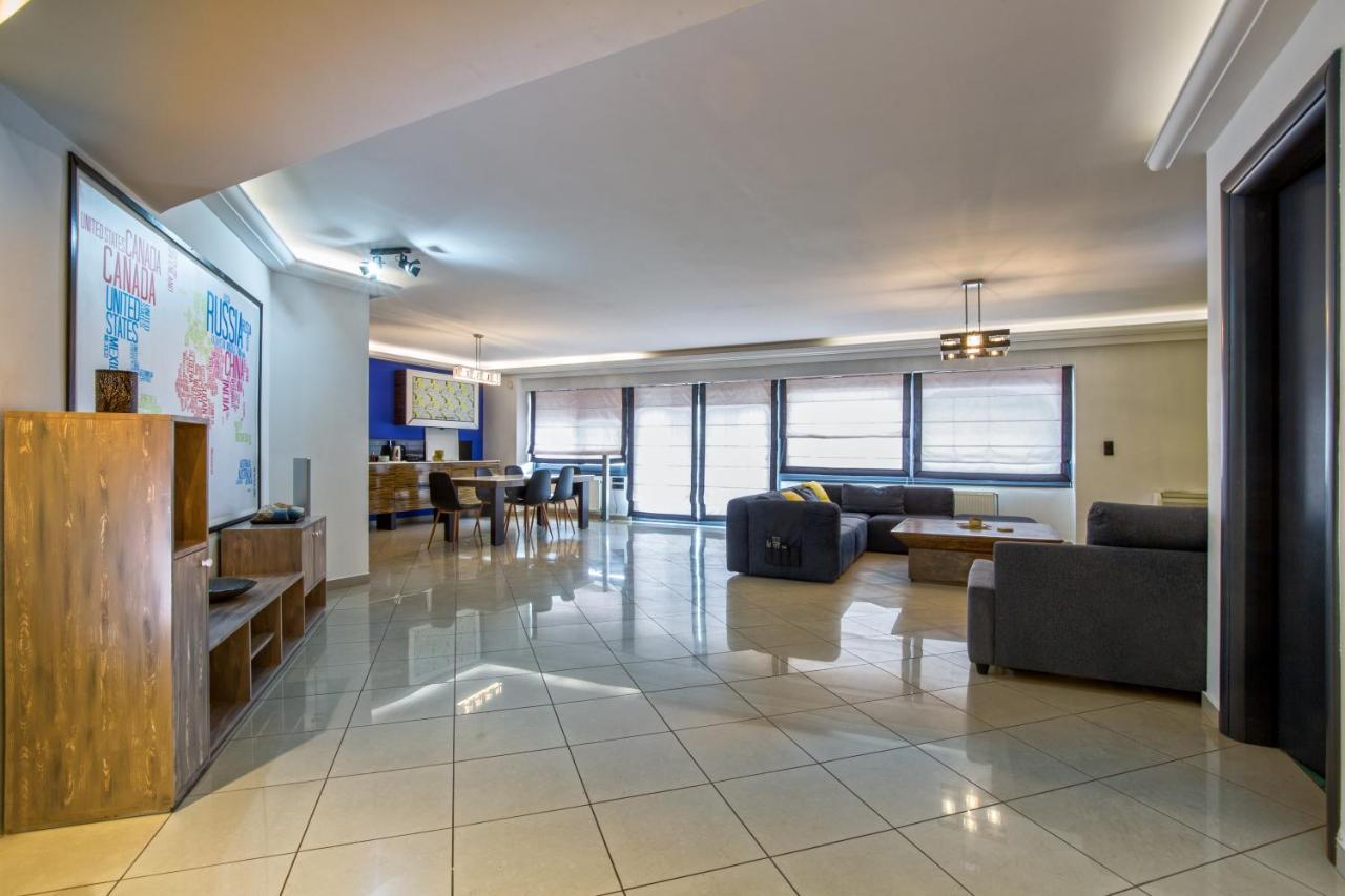 Spacious Modern Apartments With Great Rooftop View Атина Екстериор снимка