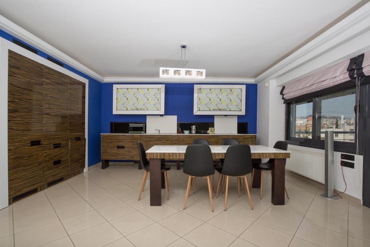 Spacious Modern Apartments With Great Rooftop View Атина Екстериор снимка