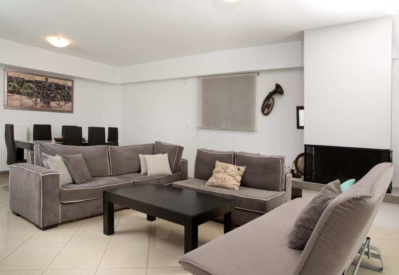 Spacious Modern Apartments With Great Rooftop View Атина Екстериор снимка