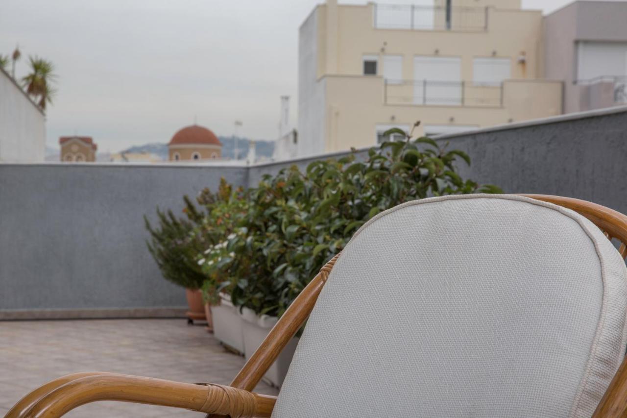 Spacious Modern Apartments With Great Rooftop View Атина Екстериор снимка