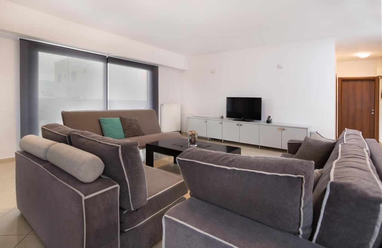 Spacious Modern Apartments With Great Rooftop View Атина Екстериор снимка